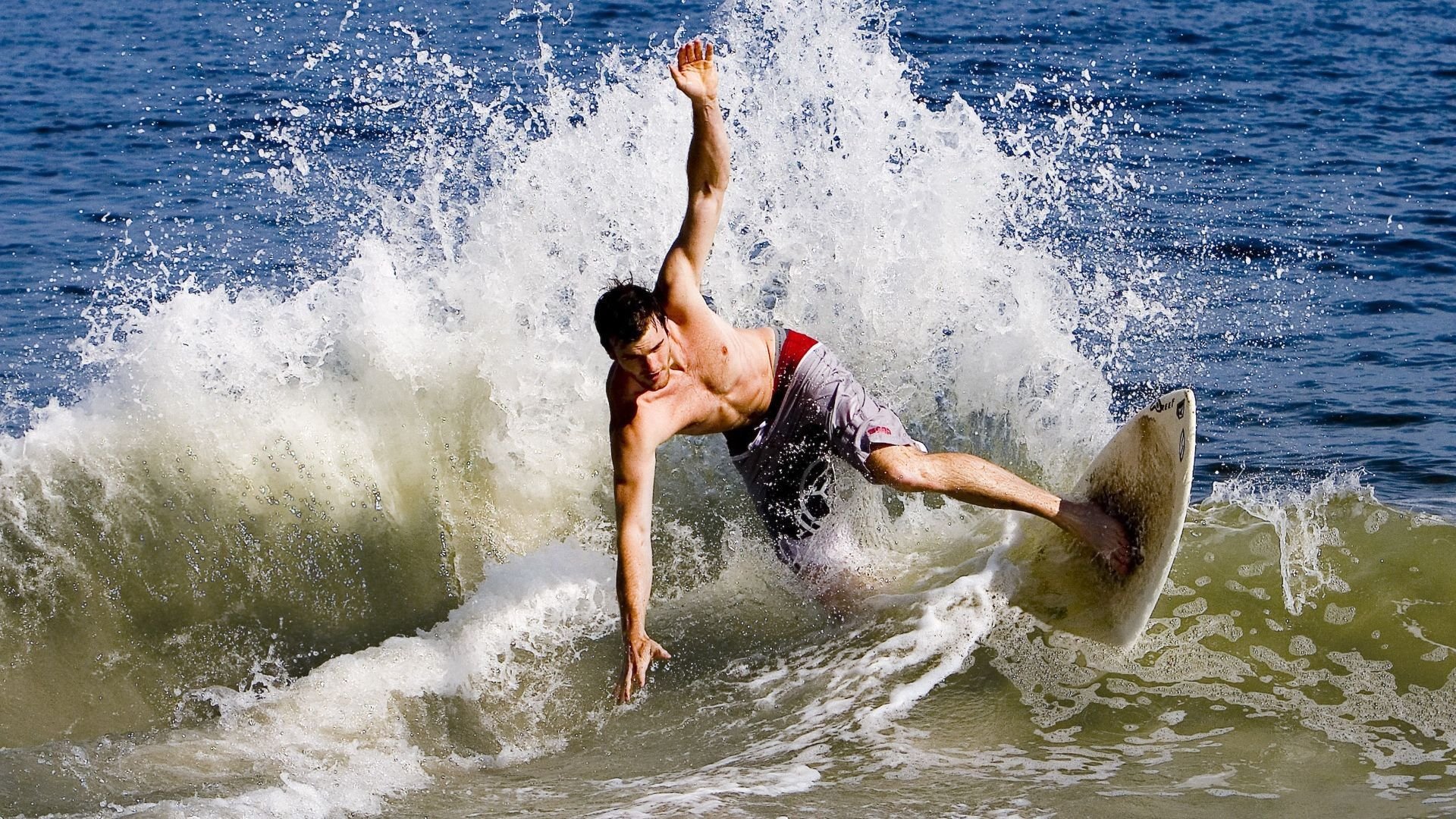 DOTA2团队协作翻盘能力惊人，dota2制作团队